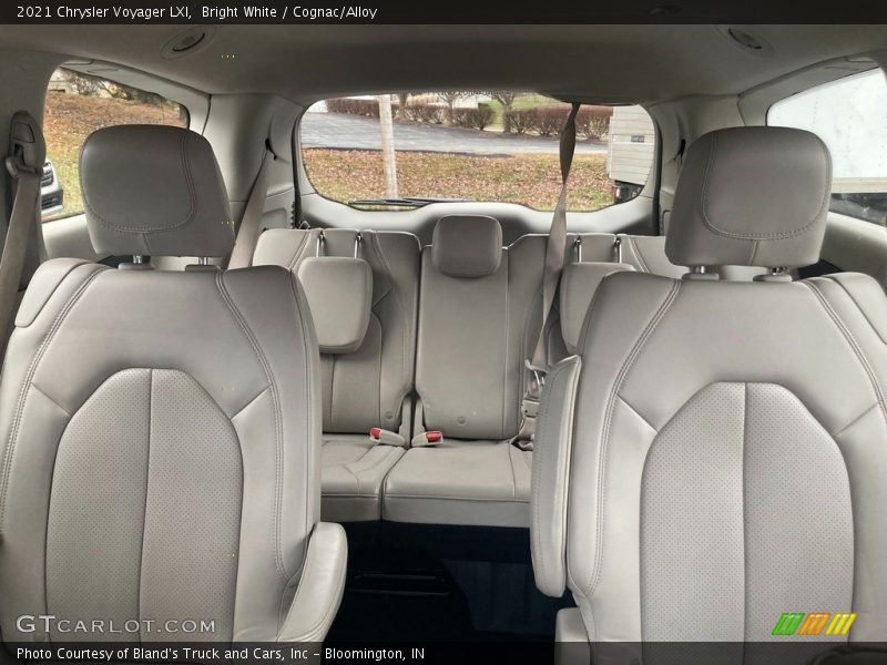 Bright White / Cognac/Alloy 2021 Chrysler Voyager LXI