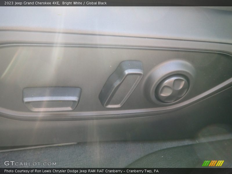 Bright White / Global Black 2023 Jeep Grand Cherokee 4XE