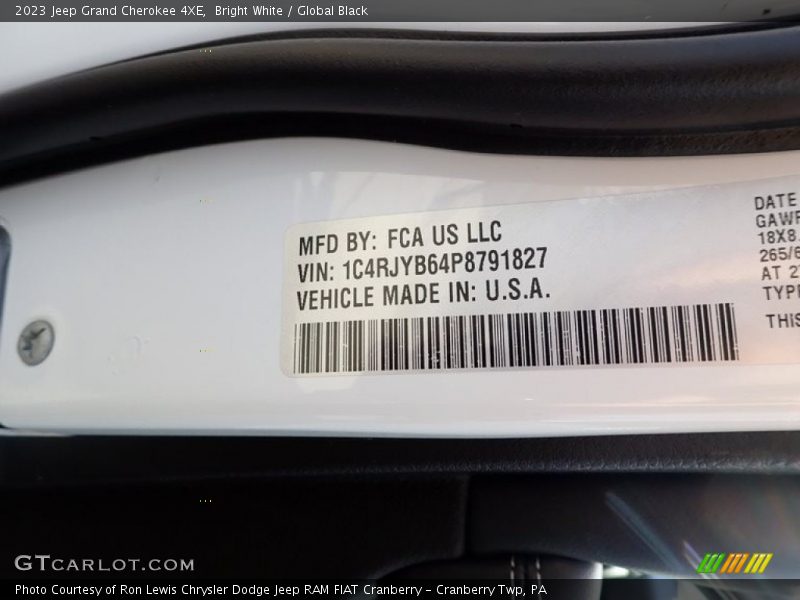 Bright White / Global Black 2023 Jeep Grand Cherokee 4XE