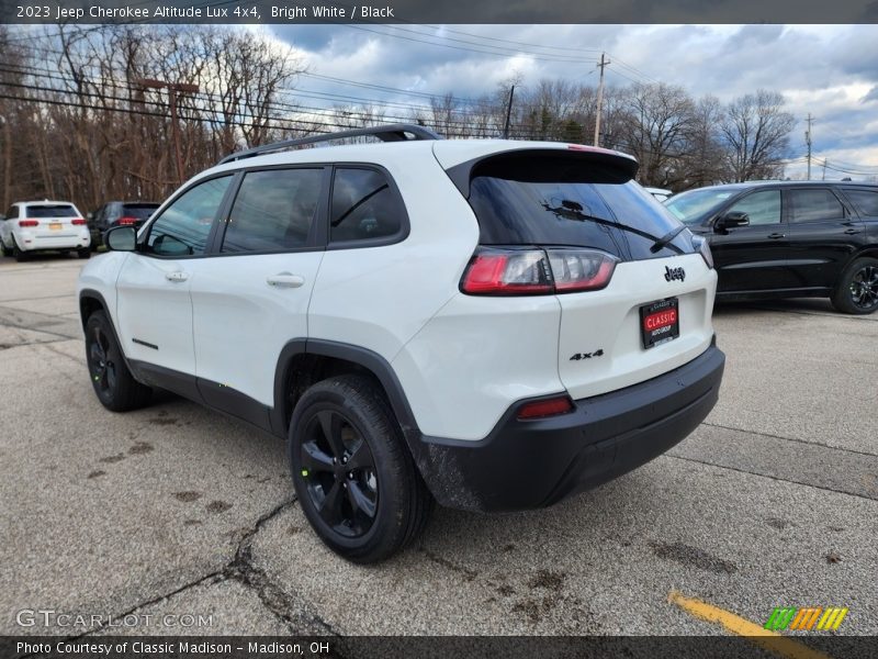 Bright White / Black 2023 Jeep Cherokee Altitude Lux 4x4