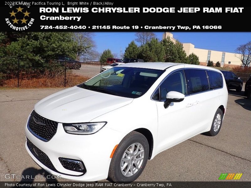 Bright White / Black/Alloy 2023 Chrysler Pacifica Touring L