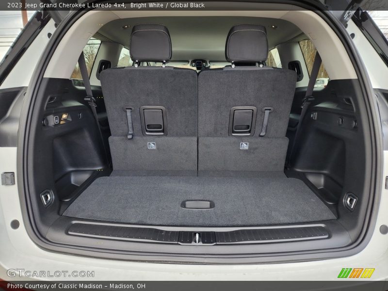 Bright White / Global Black 2023 Jeep Grand Cherokee L Laredo 4x4