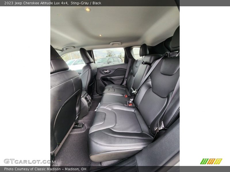 Sting-Gray / Black 2023 Jeep Cherokee Altitude Lux 4x4