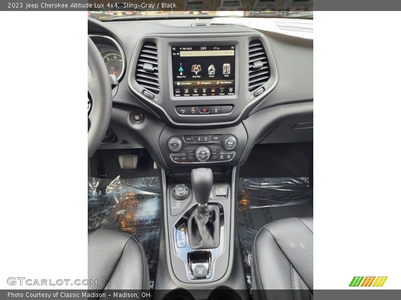 Sting-Gray / Black 2023 Jeep Cherokee Altitude Lux 4x4