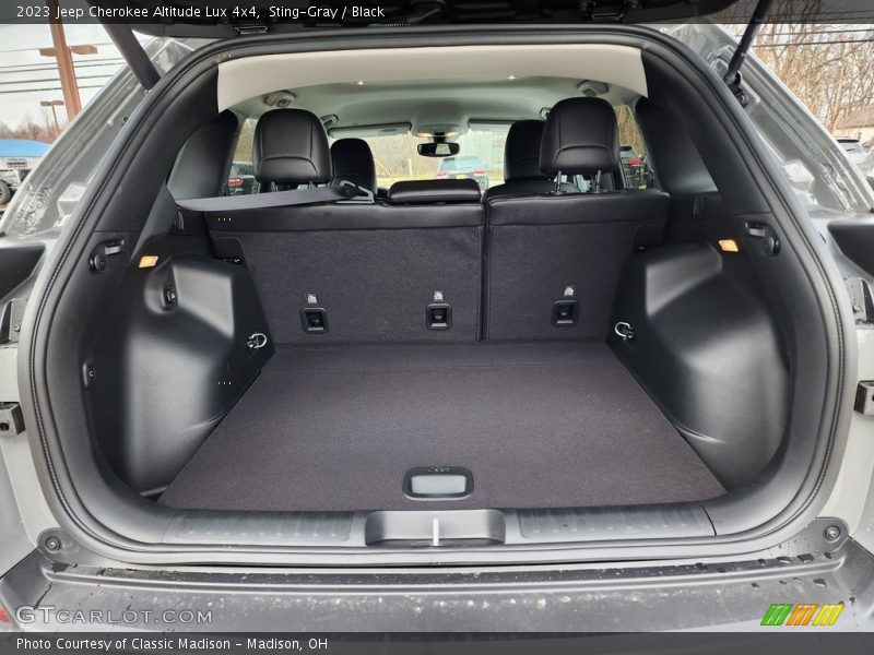 Sting-Gray / Black 2023 Jeep Cherokee Altitude Lux 4x4
