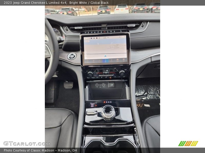 Controls of 2023 Grand Cherokee L Limited 4x4