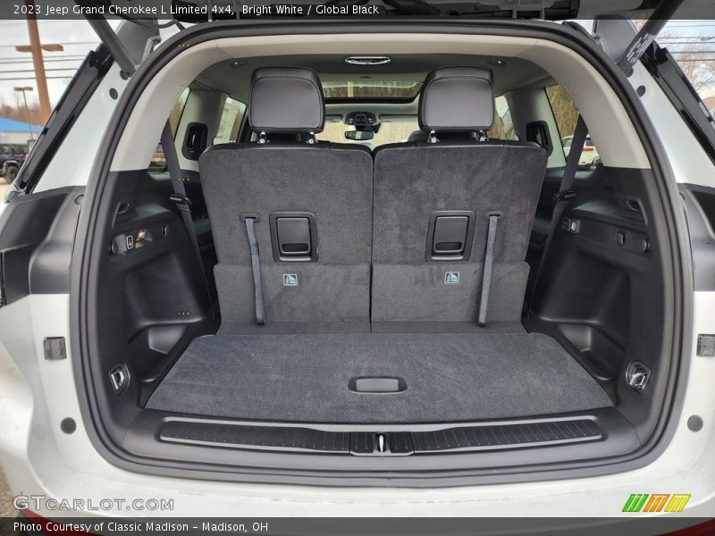  2023 Grand Cherokee L Limited 4x4 Trunk