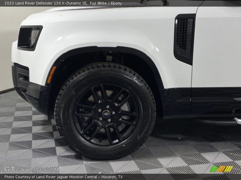 Fuji White / Ebony 2023 Land Rover Defender 130 X-Dynamic SE