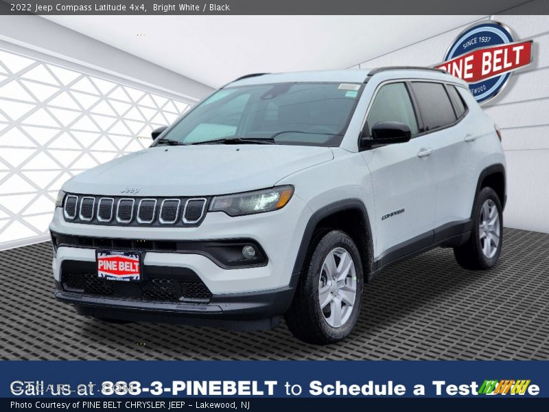 Bright White / Black 2022 Jeep Compass Latitude 4x4