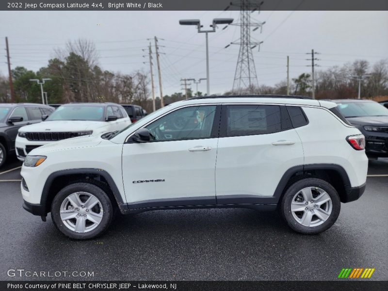  2022 Compass Latitude 4x4 Bright White