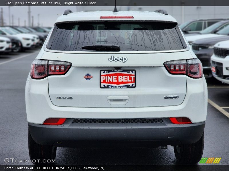 Bright White / Black 2022 Jeep Compass Latitude 4x4