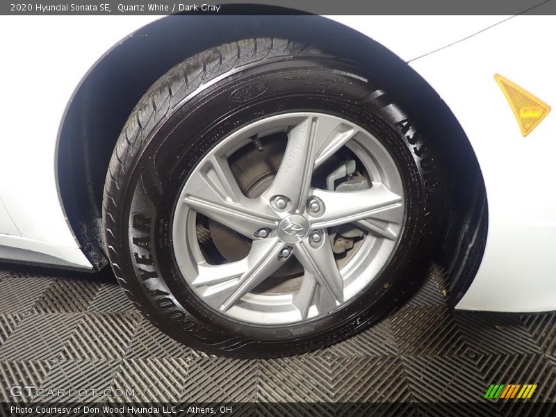 Quartz White / Dark Gray 2020 Hyundai Sonata SE