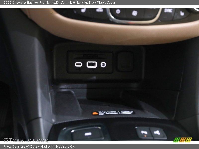 Summit White / Jet Black/Maple Sugar 2022 Chevrolet Equinox Premier AWD