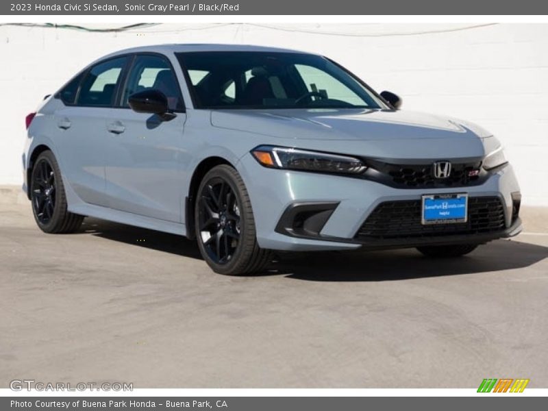 Front 3/4 View of 2023 Civic Si Sedan