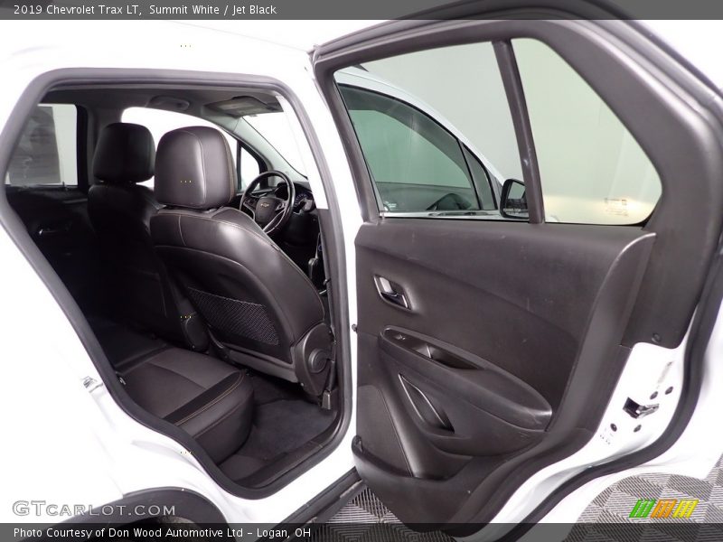 Summit White / Jet Black 2019 Chevrolet Trax LT