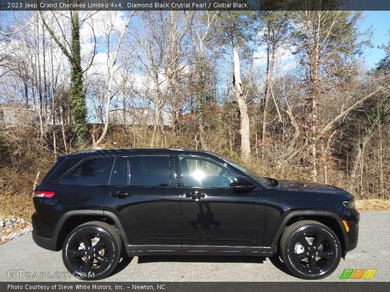 Diamond Black Crystal Pearl / Global Black 2023 Jeep Grand Cherokee Limited 4x4
