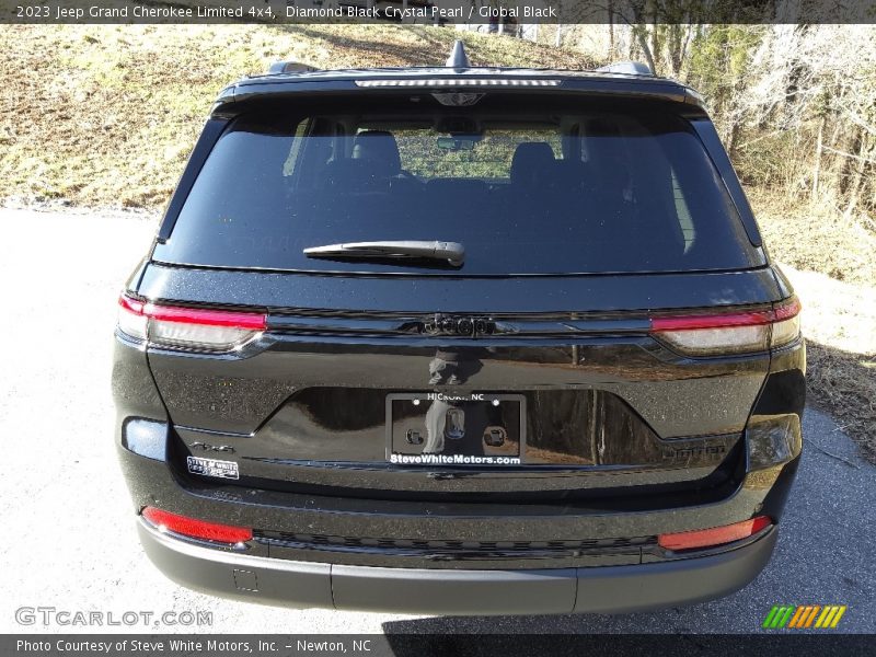 Diamond Black Crystal Pearl / Global Black 2023 Jeep Grand Cherokee Limited 4x4