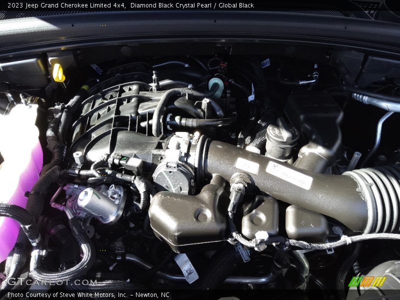 Diamond Black Crystal Pearl / Global Black 2023 Jeep Grand Cherokee Limited 4x4
