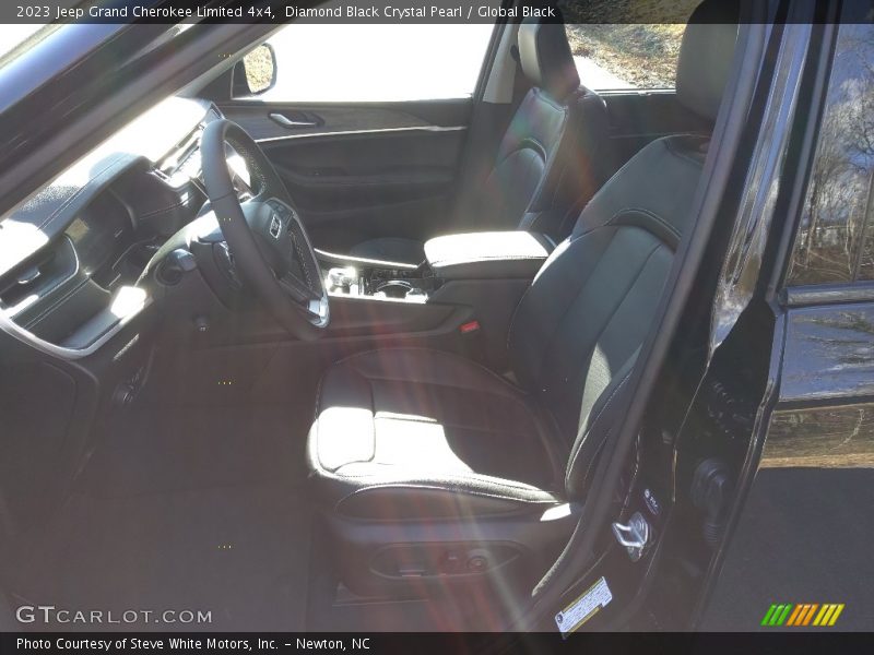 Diamond Black Crystal Pearl / Global Black 2023 Jeep Grand Cherokee Limited 4x4