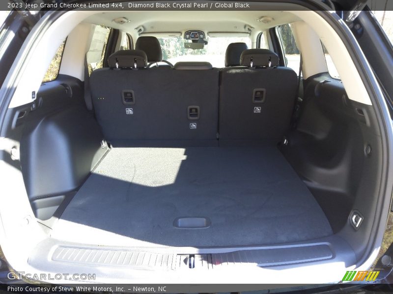 Diamond Black Crystal Pearl / Global Black 2023 Jeep Grand Cherokee Limited 4x4