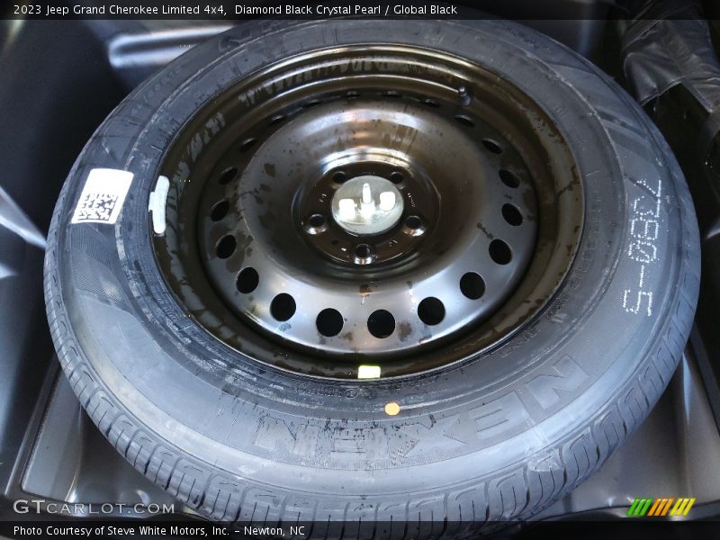 Diamond Black Crystal Pearl / Global Black 2023 Jeep Grand Cherokee Limited 4x4