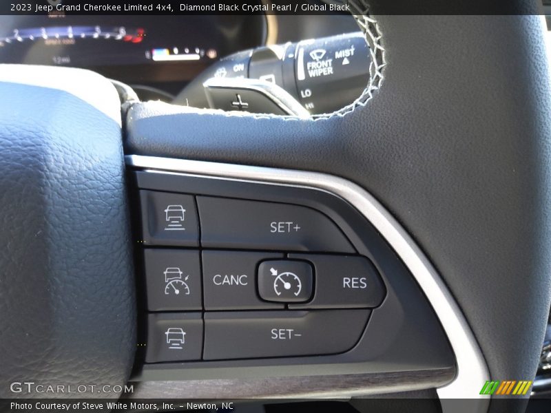 Diamond Black Crystal Pearl / Global Black 2023 Jeep Grand Cherokee Limited 4x4