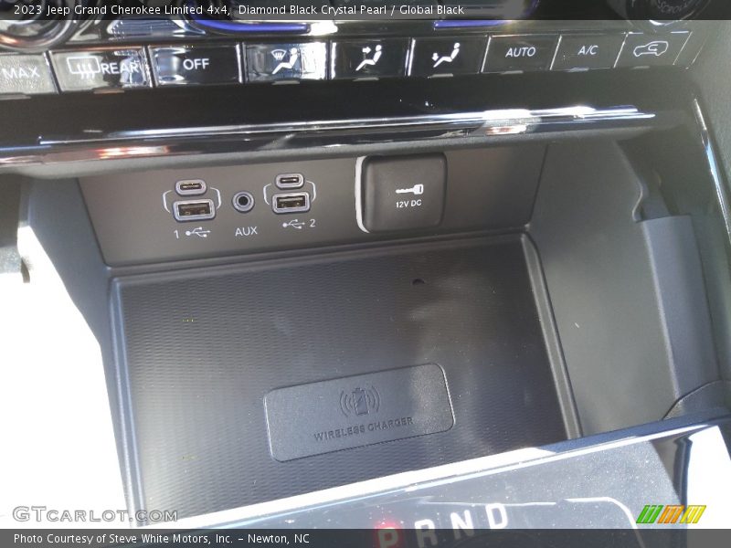 Diamond Black Crystal Pearl / Global Black 2023 Jeep Grand Cherokee Limited 4x4