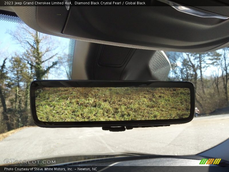 Diamond Black Crystal Pearl / Global Black 2023 Jeep Grand Cherokee Limited 4x4