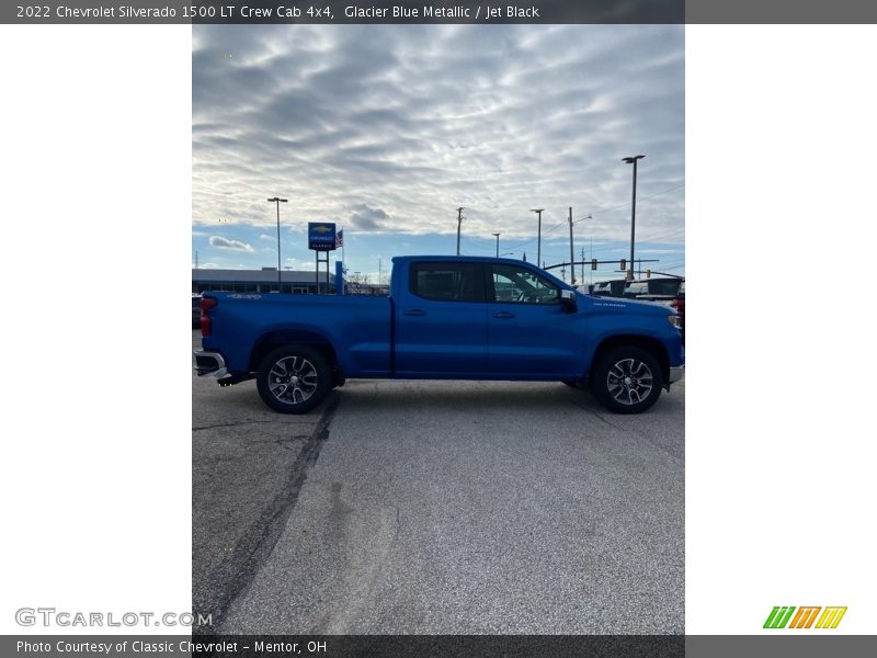 Glacier Blue Metallic / Jet Black 2022 Chevrolet Silverado 1500 LT Crew Cab 4x4