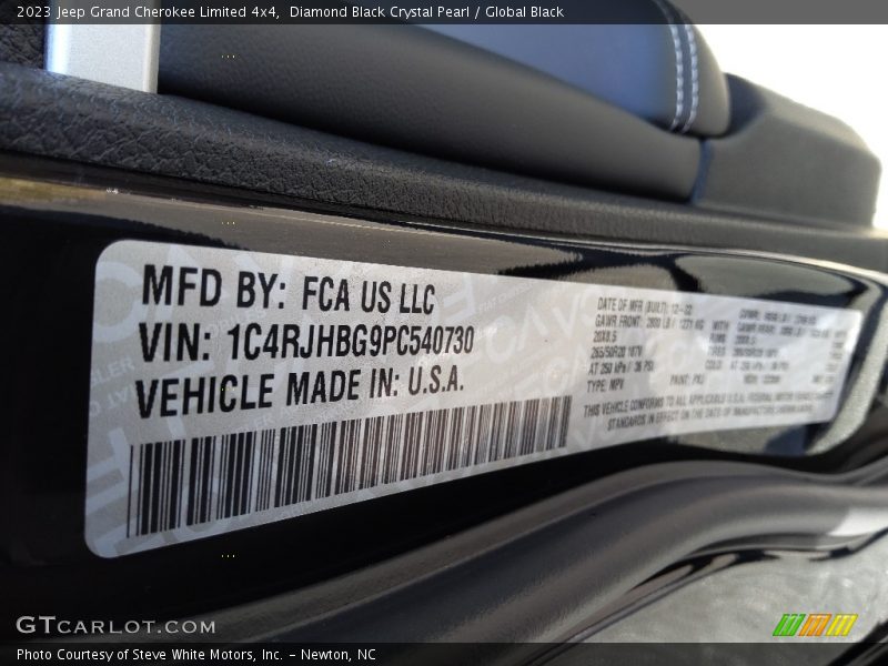 Diamond Black Crystal Pearl / Global Black 2023 Jeep Grand Cherokee Limited 4x4