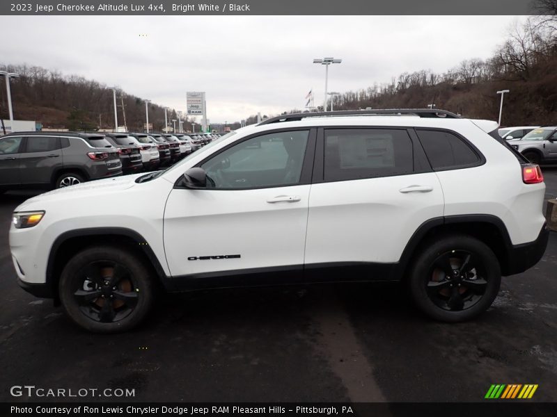 Bright White / Black 2023 Jeep Cherokee Altitude Lux 4x4