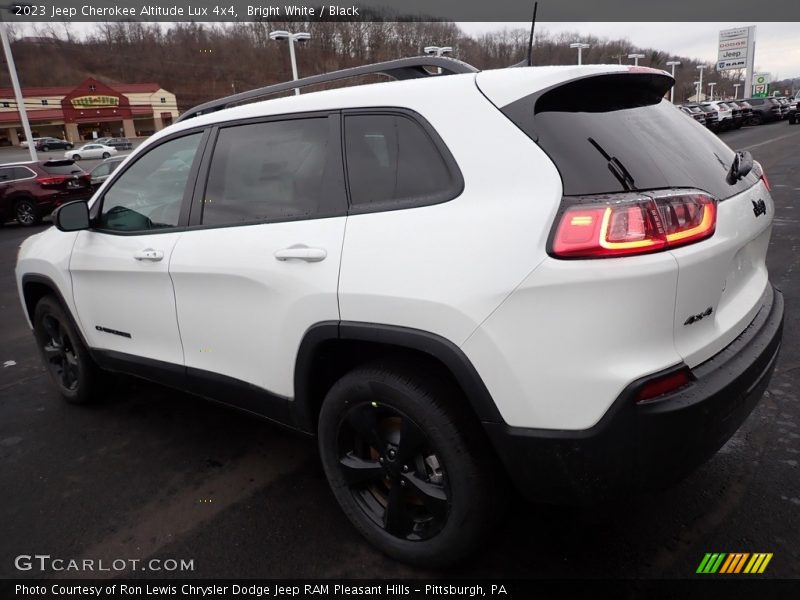 Bright White / Black 2023 Jeep Cherokee Altitude Lux 4x4