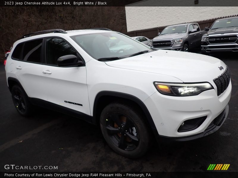Bright White / Black 2023 Jeep Cherokee Altitude Lux 4x4