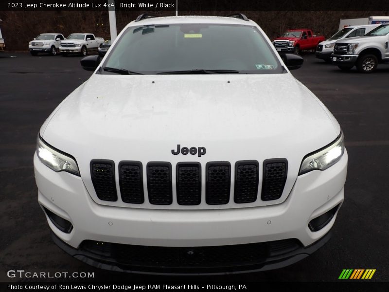 Bright White / Black 2023 Jeep Cherokee Altitude Lux 4x4