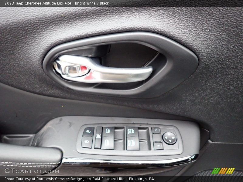 Bright White / Black 2023 Jeep Cherokee Altitude Lux 4x4