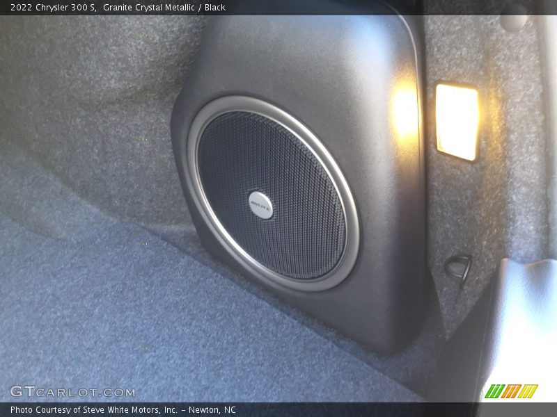 Granite Crystal Metallic / Black 2022 Chrysler 300 S
