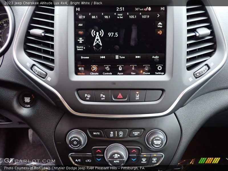 Bright White / Black 2023 Jeep Cherokee Altitude Lux 4x4