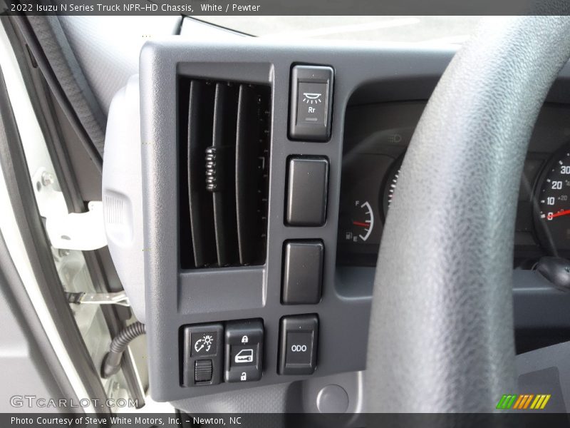 Controls of 2022 N Series Truck NPR-HD Chassis