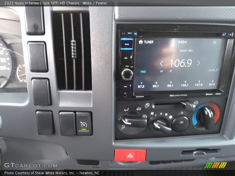 Controls of 2022 N Series Truck NPR-HD Chassis