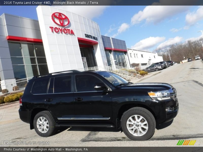 Midnight Black Metallic / Terra 2016 Toyota Land Cruiser 4WD
