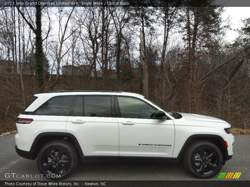 Bright White / Global Black 2023 Jeep Grand Cherokee Limited 4x4