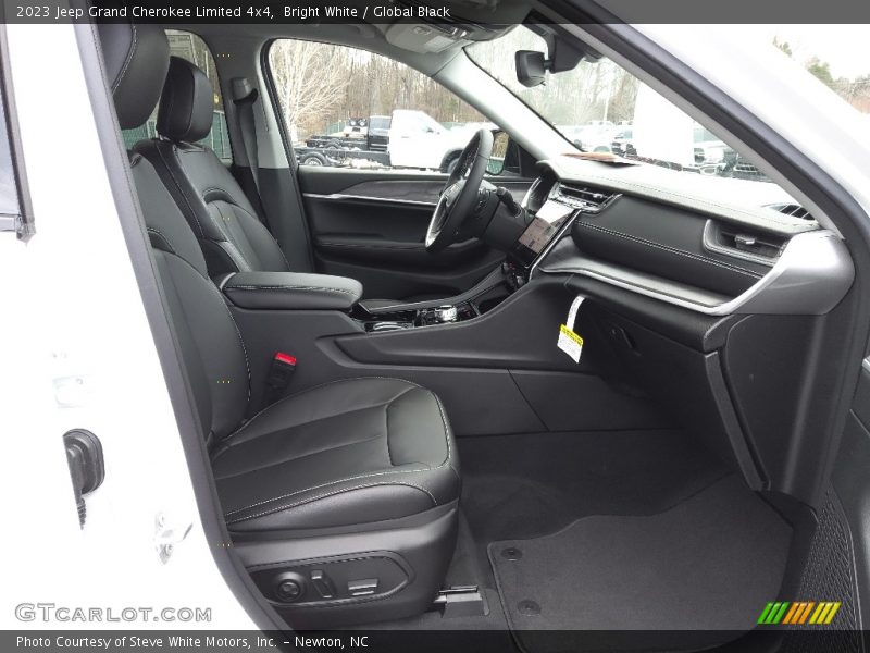 Bright White / Global Black 2023 Jeep Grand Cherokee Limited 4x4