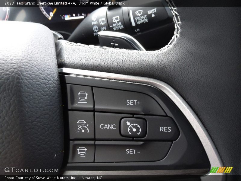 Bright White / Global Black 2023 Jeep Grand Cherokee Limited 4x4