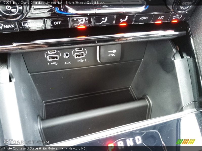 Bright White / Global Black 2023 Jeep Grand Cherokee Limited 4x4