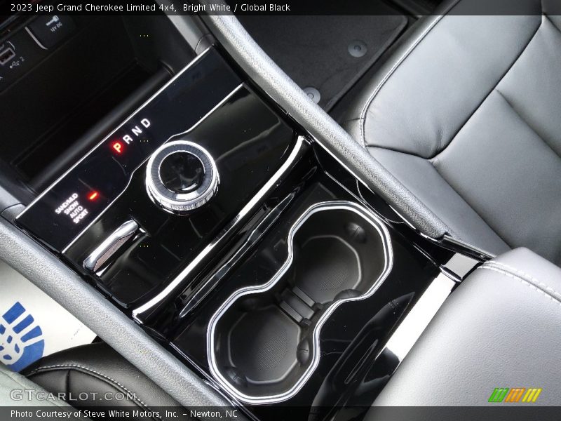 Bright White / Global Black 2023 Jeep Grand Cherokee Limited 4x4