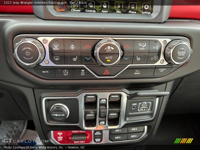 Controls of 2023 Wrangler Unlimited Rubicon 4x4