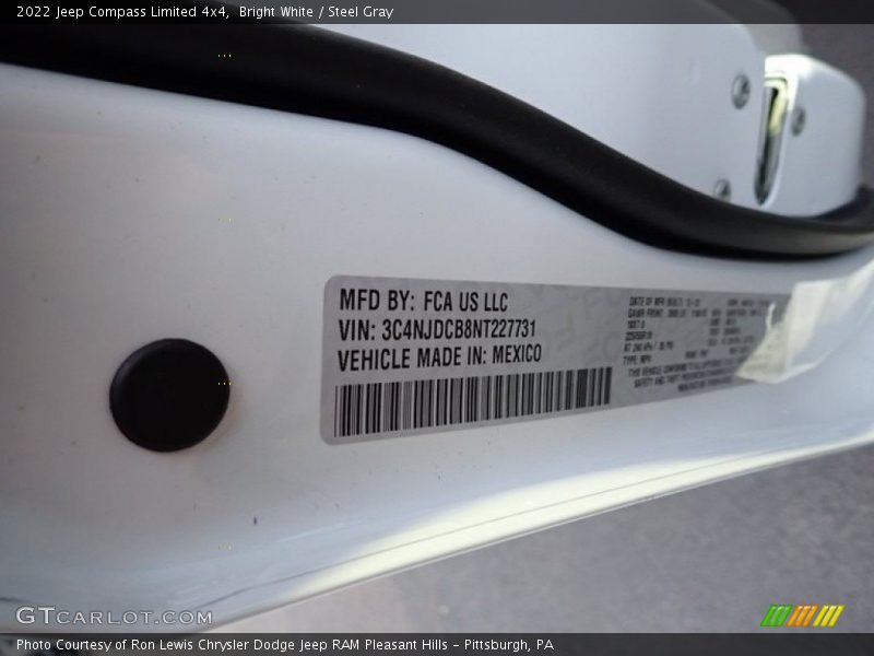 Bright White / Steel Gray 2022 Jeep Compass Limited 4x4