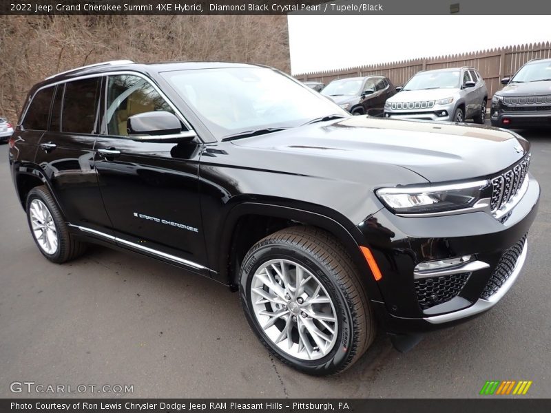 Front 3/4 View of 2022 Grand Cherokee Summit 4XE Hybrid