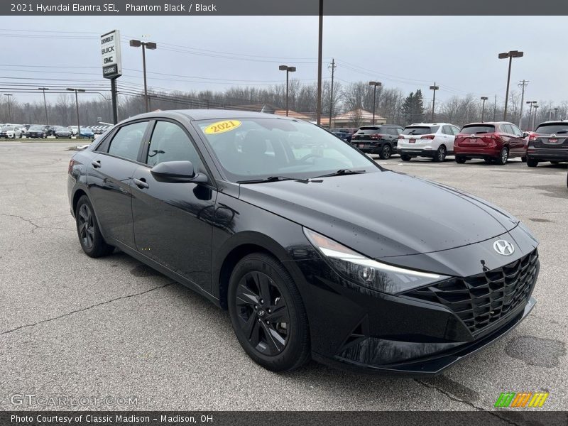 Front 3/4 View of 2021 Elantra SEL