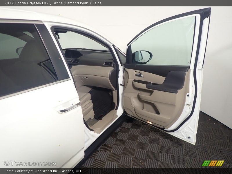 White Diamond Pearl / Beige 2017 Honda Odyssey EX-L